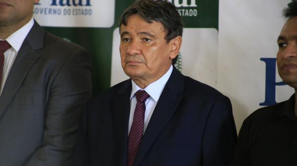 Servidores terceirizados paralisam os serviços no Piauí