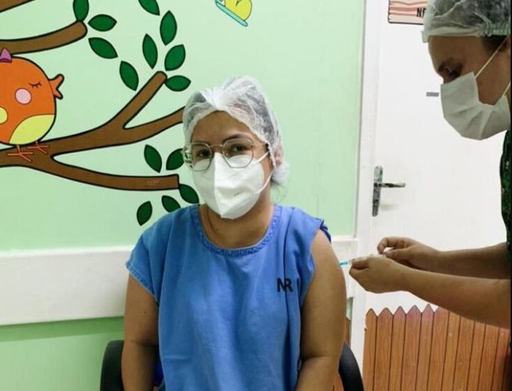 Maternidade Evangelina Rosa recebe vacina contra Covid para imunizar grupos prioritários
