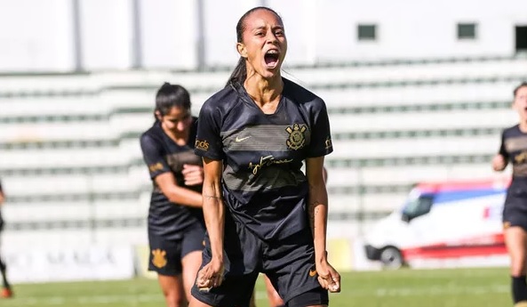 Adriana é convocada para seleção principal e disputa 1º torneio internacional