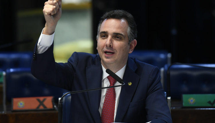Com apoio de PT a Bolsonaro, Rodrigo Pacheco é eleito presidente do Senado