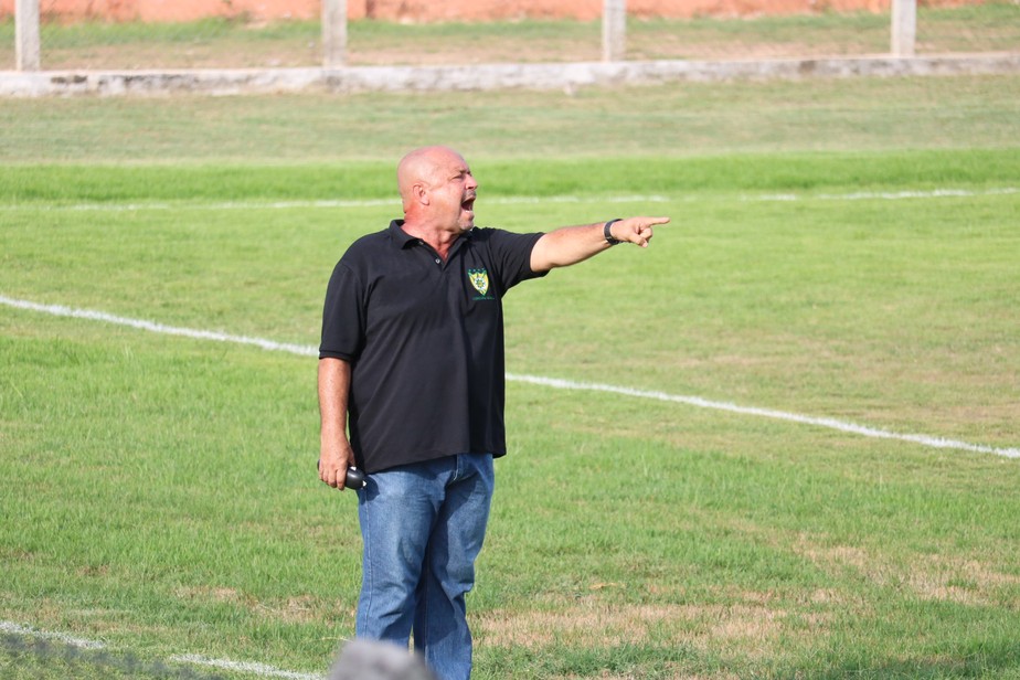 Adelmo Soares elogia vitória em amistoso, mas espera evolução do time