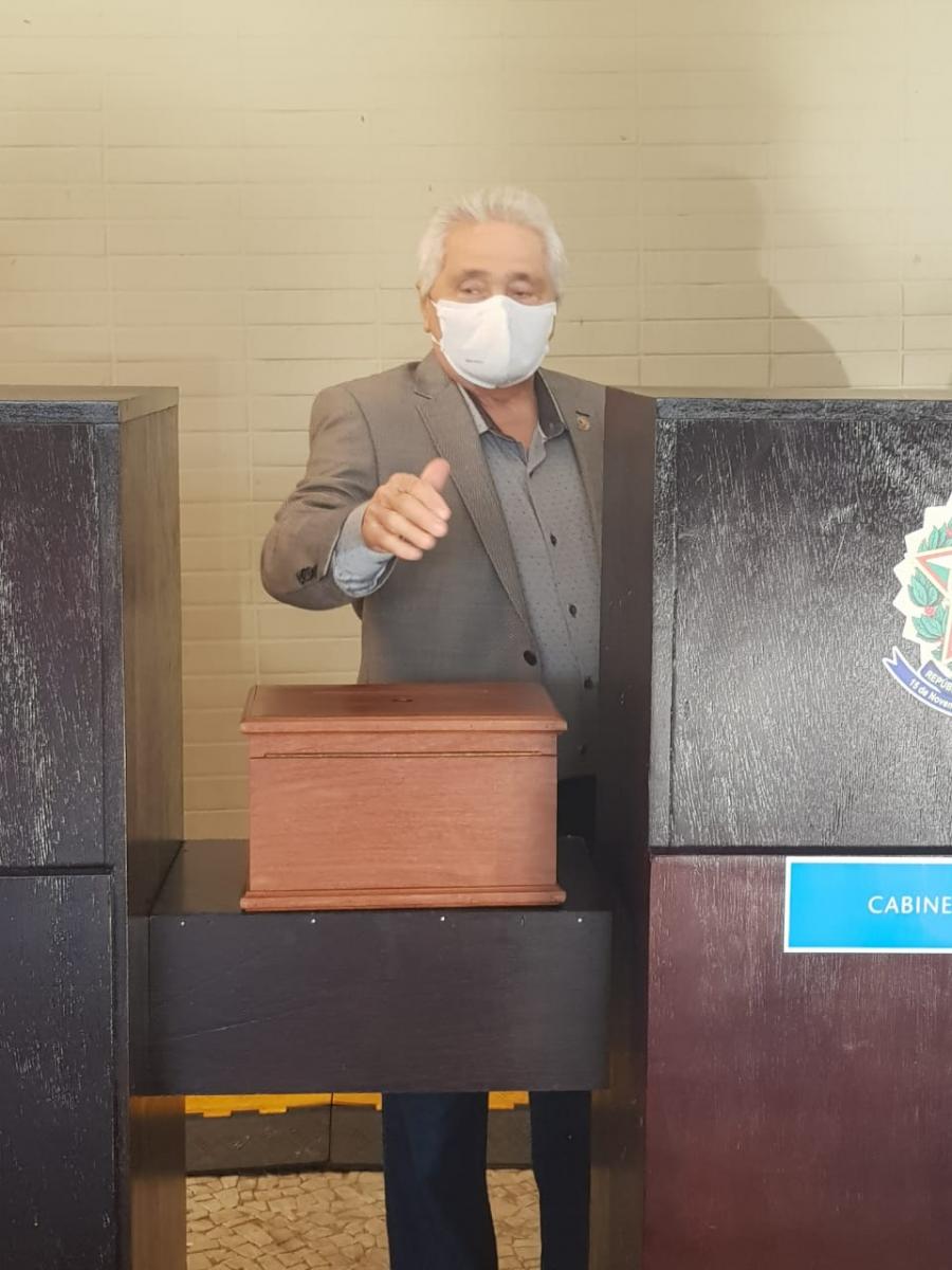 Elmano Férrer assume cargo na mesa diretora do senado