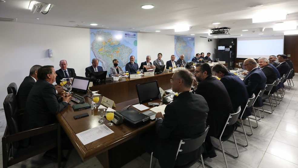 Bolsonaro exclui Mourão de reunião e vice comenta: 'Não estou incomodado'