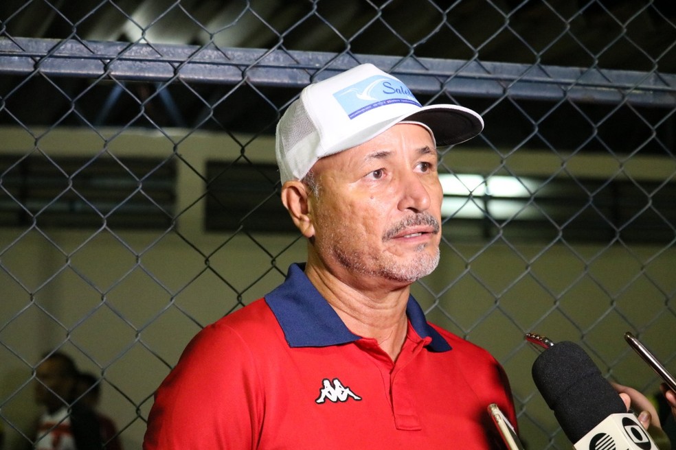 Treinador Paulo Jr. testa positivo para Covid-19 e cumpre isolamento