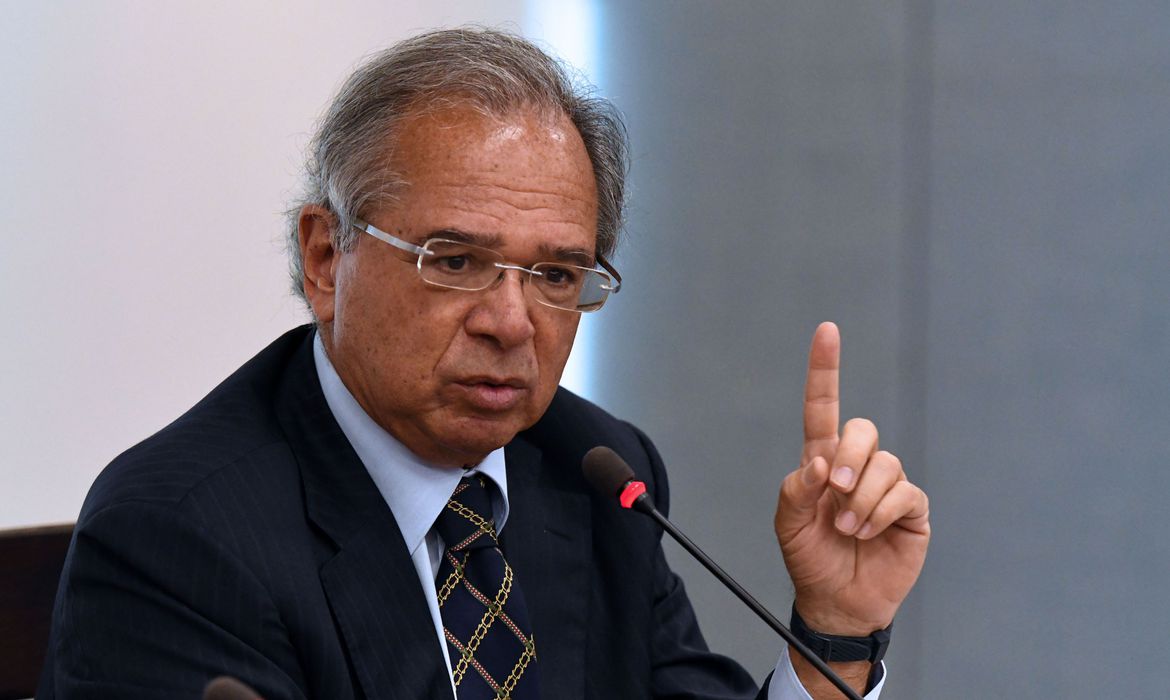 Paulo Guedes pede novo Orçamento de Guerra para recriar auxílio emergencial