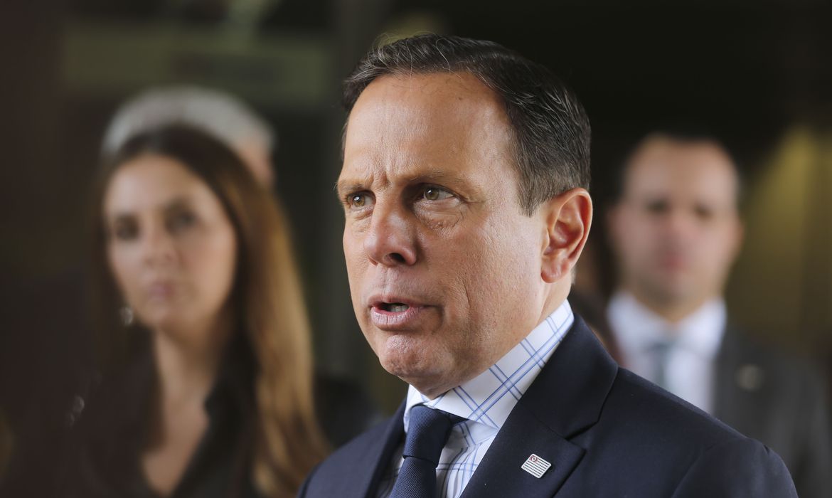 Doria sanciona lei que prevê multa de até R$ 99 mil para quem furar fila da vacinação