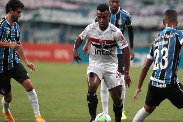 São Paulo bate Grêmio, ganha a 1ª partida no ano e ainda sonha no Brasileirão