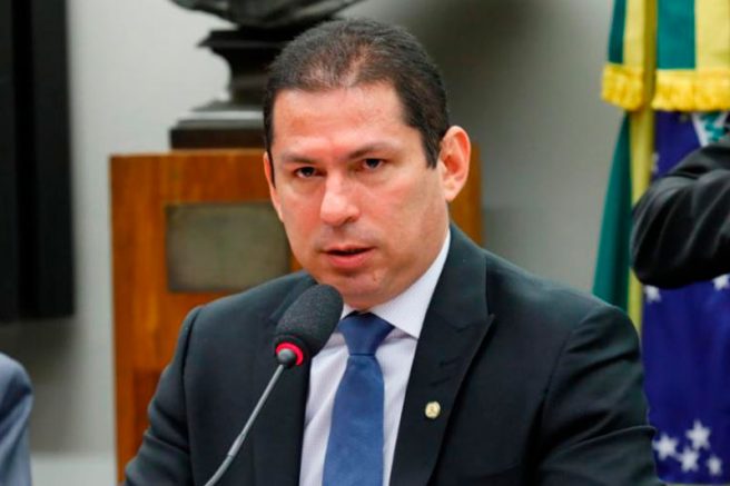 Vice da Câmara diz que decretos sobre armas extrapolam poder de Bolsonaro