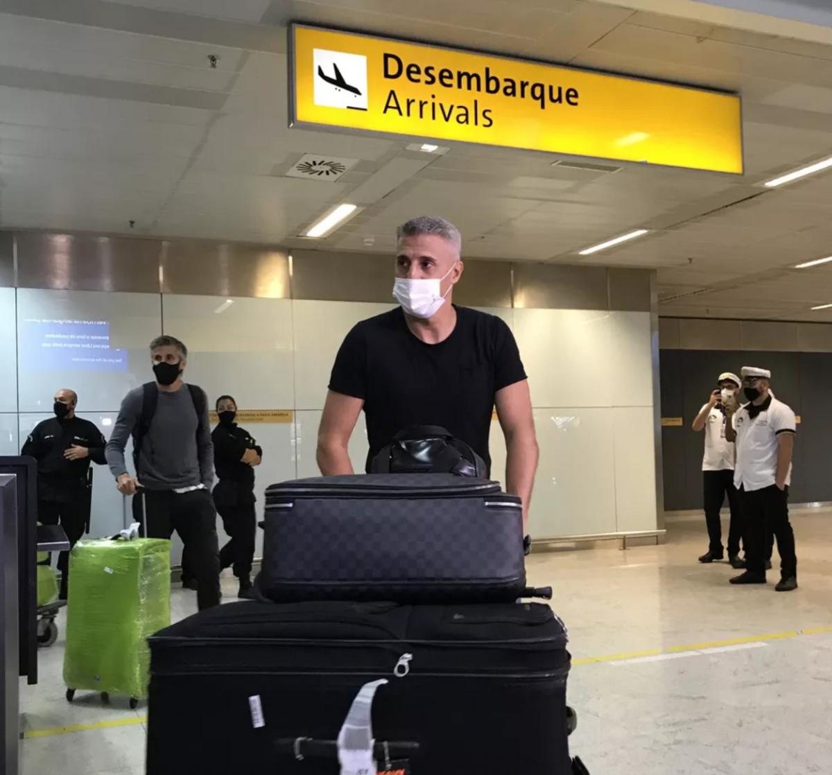 Crespo desembarca no Brasil para iniciar trabalho no São Paulo