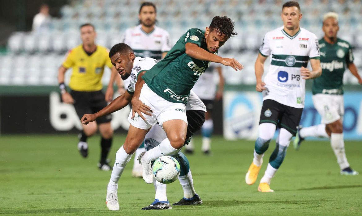 Rebaixado e jogando em casa, Coritiba vence o Palmeiras por 1 a 0