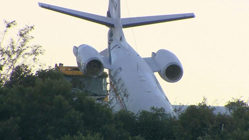 Avião que voava com DJ Alok derrapa em pista de decolagem em Minas Gerais