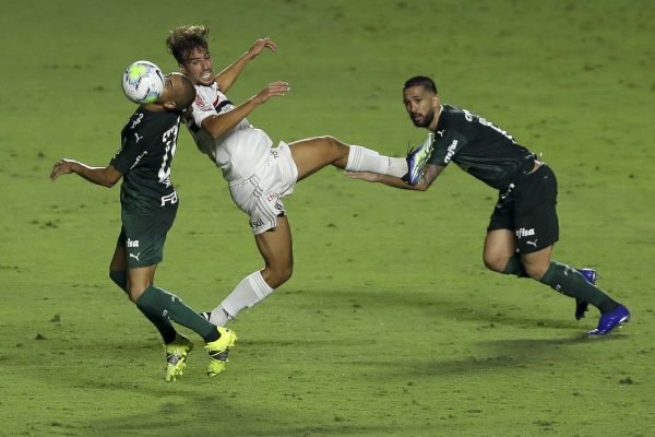 Palmeiras empata e tira São Paulo da briga pelo título do Brasileirão
