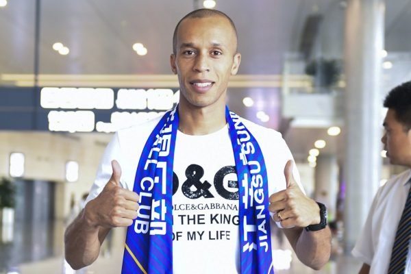 São Paulo, Coritiba e Flamengo esperam rescisão de Miranda com Jiangsu