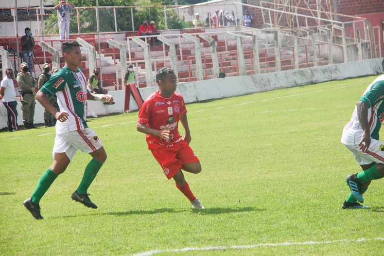 Fluminense-PI surpreende e vence o 4 de Julho fora de casa