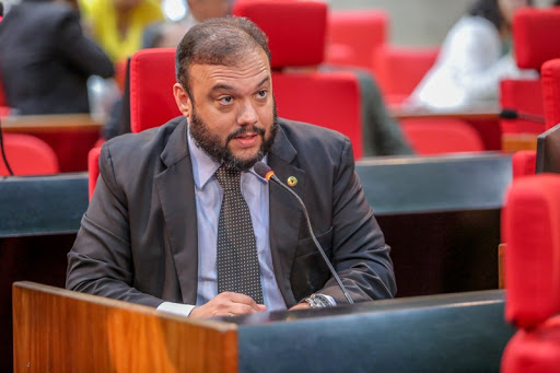 Deputado Ziza Carvalho sofre acidente doméstico e fratura o ombro