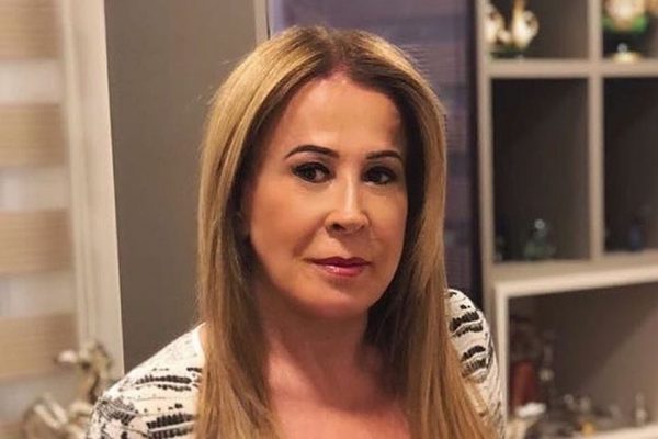 Zilu Godói chora após ter foto de lingerie atacada nas redes sociais