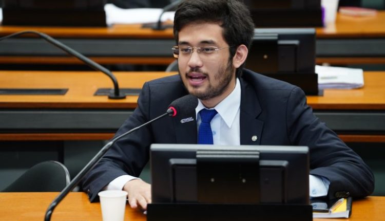Kim Kataguiri aciona STF contra PEC que restringe prisão de parlamentares