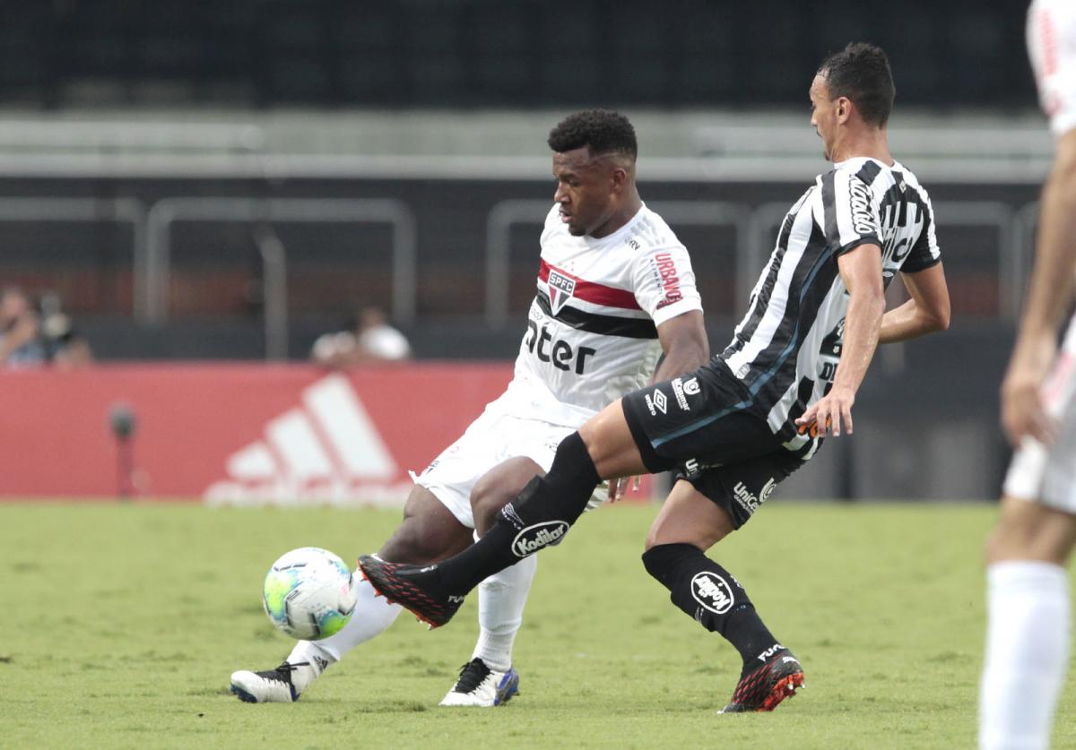 São Paulo goleia Santos no primeiro clássico da nova temporada