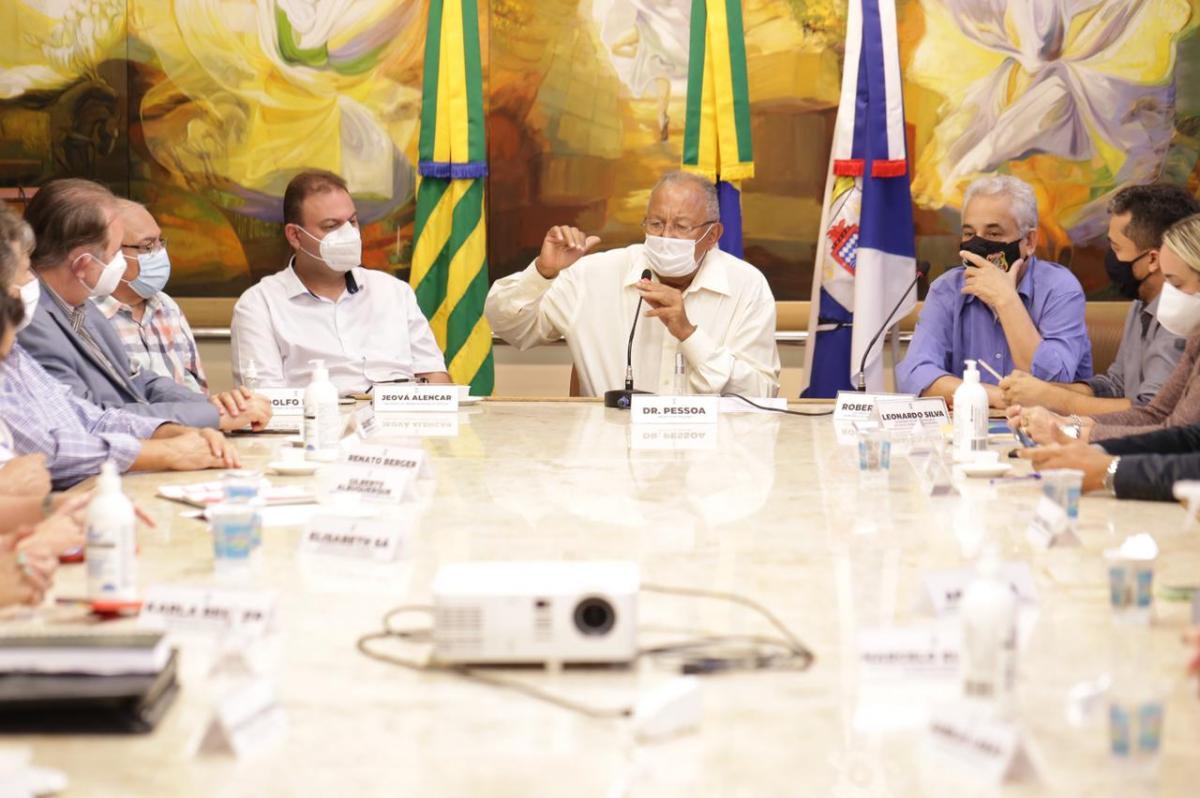 Dr. Pessoa reúne secretários e intensifica ações do município no combate à pandemia