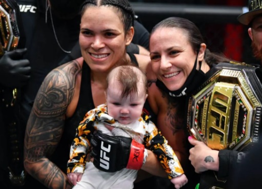Após encantar a rival no UFC, Amanda Nunes conquista Dana: “Incrível”