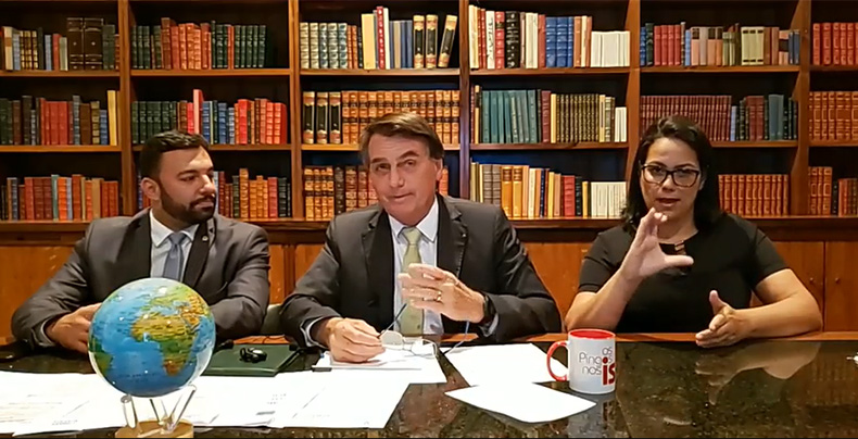 Bolsonaro contradiz fatos e diz que nunca se referiu à covid-19 como 'gripezinha'