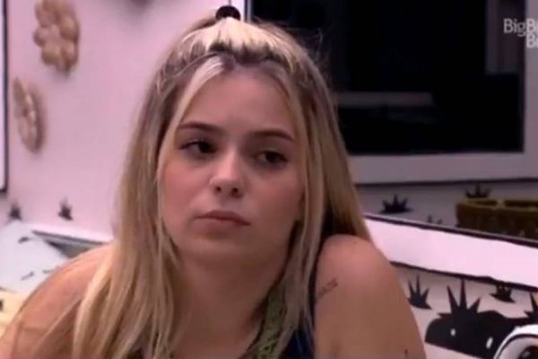 Viih Tube finalmente faz cocô e brothers comemoram