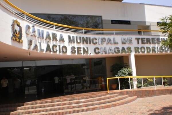Câmara de vereadores aprova requerimento para Dr. Pessoa decretar lockdown