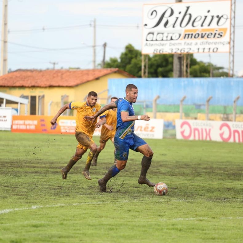 Altos recebe o Tiradentes, vence por 2 a 0 e entra pro G2 da competição