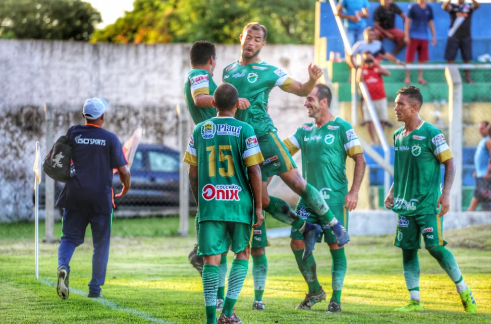 Altos e 4 de Julho se enfrentam no Albertão pela Copa do Nordeste