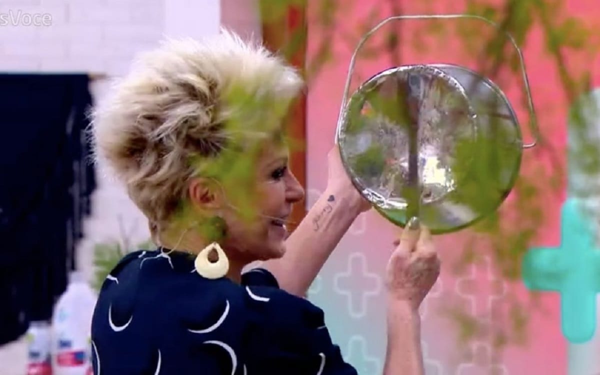 Ana Maria Braga inicia ‘Mais Você’ batendo panela