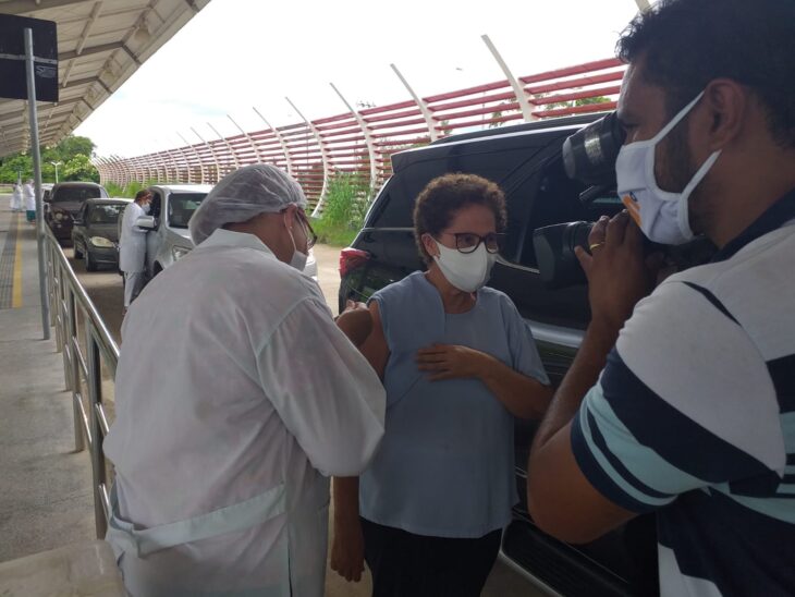 “O Dia da Esperança chegou”, diz vice-governadora do Piauí ao receber vacina