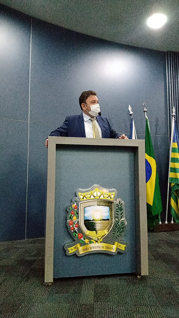 Aluísio Sampaio solicita informações para Sesapi sobre distribuição de vacinas