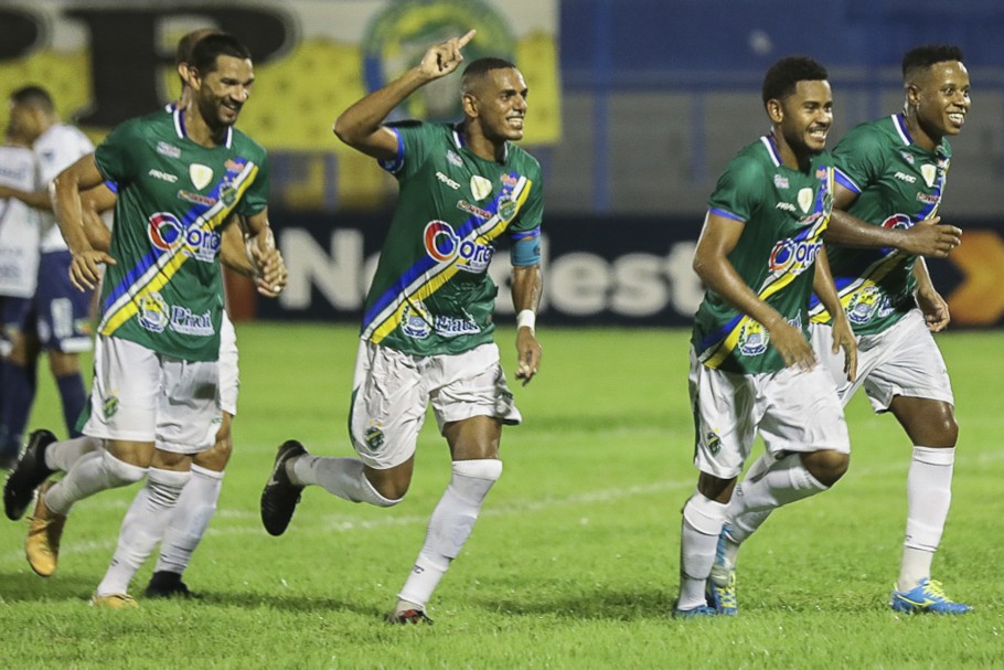 Altos domina o Santa Cruz, vence por 2 a 0 e segue vivo na Copa do Nordeste