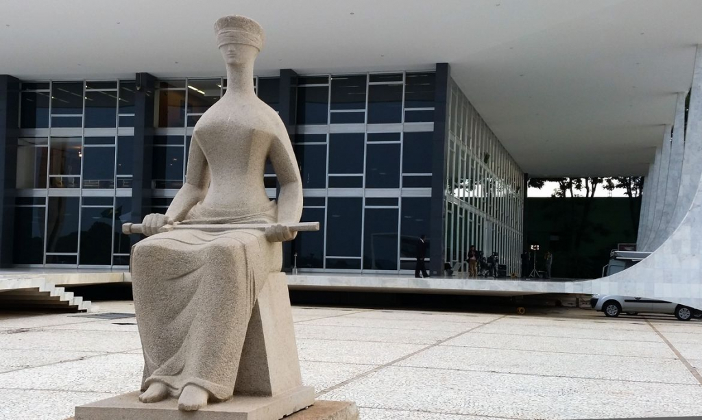 STF decide que estados e municípios podem restringir cultos e missas na pandemia