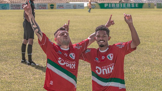 Fluminense vence o Tiradentes e cola no líder do Campeonato Piauiense