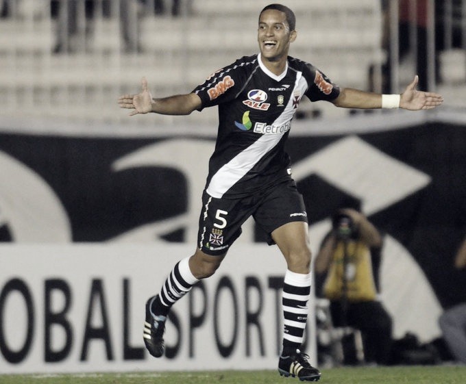 Novo reforço: Vasco anuncia contratação do volante piauiense Rômulo