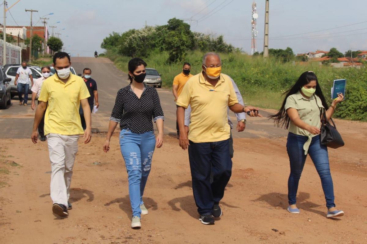 Dr. Pessoa e vereadora Thanandra Sarapatinhas visitam terreno do novo Centro de Zoonoses