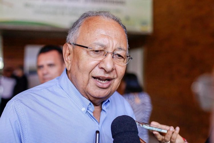 Prefeito de Teresina assina novo decreto seguindo restrições do governo do estado