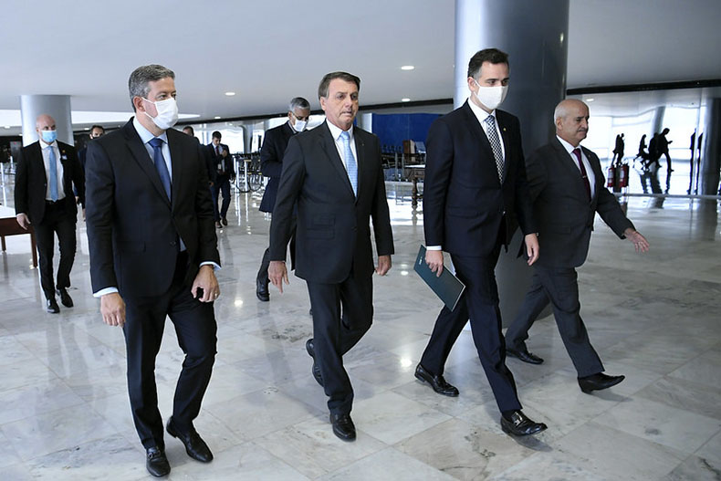  Bolsonaro sanciona Orçamento com veto parcial, abrangendo R$ 19,8 bi de dotações