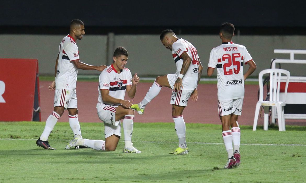 Jogando no Morumbi, São Paulo derrota Santo André por 2 a 0 no Paulista