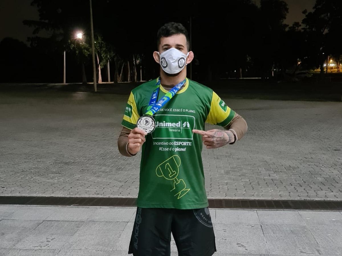 Atleta piauiense ganha medalha de prata no Campeonato Sul-americano de Jiu Jitsu