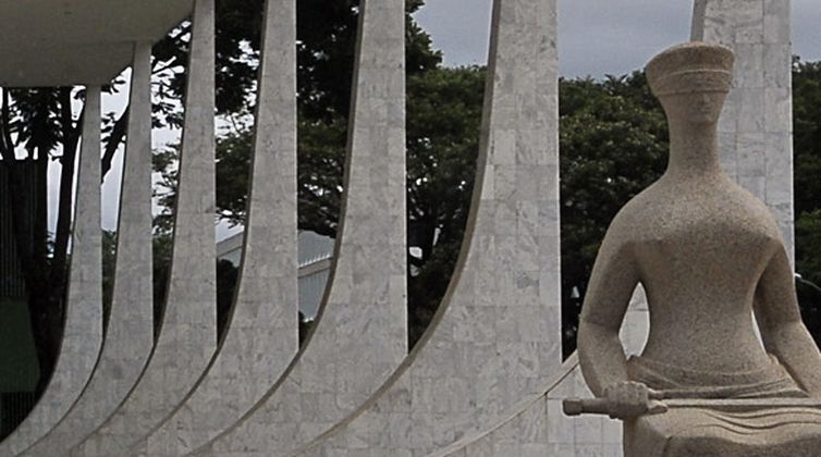 Judiciário reduz expediente em dias de jogos do Brasil na Copa
