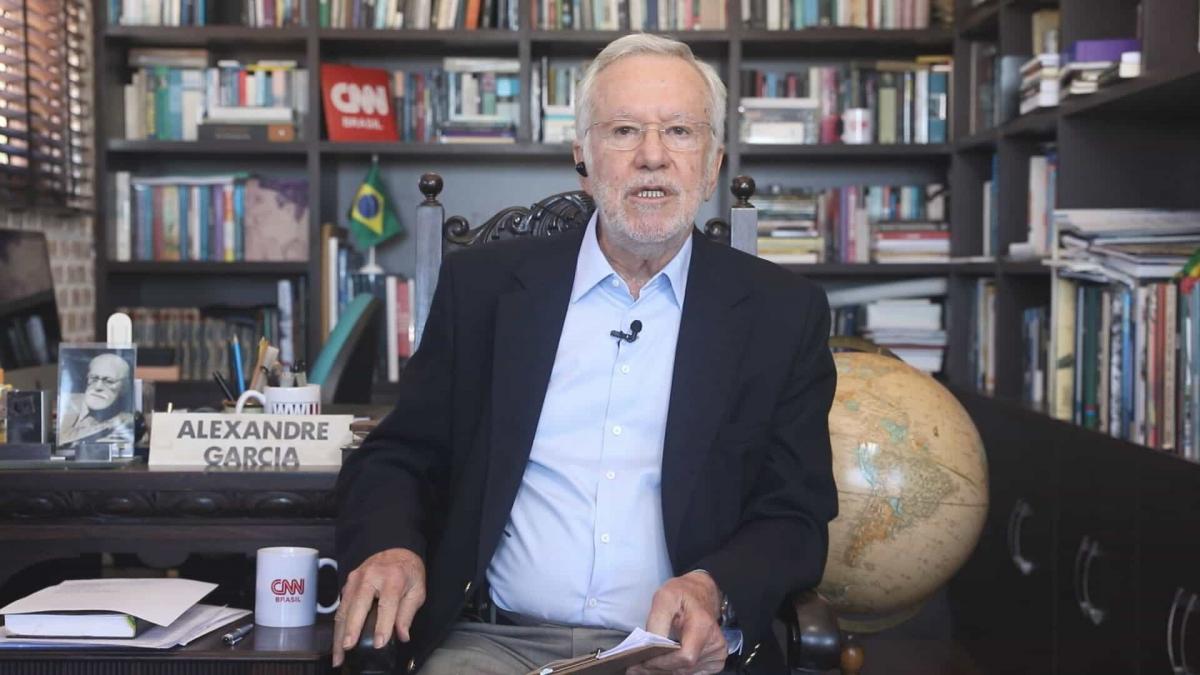 Alexandre Garcia cria 'climão' na CNN ao defender ameaça de Bolsonaro