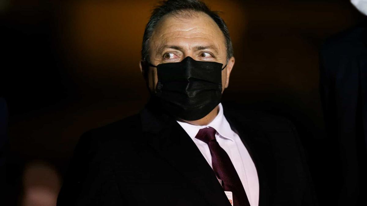 Pazuello passa mal na CPI, é atendido por senador e sessão é suspensa
