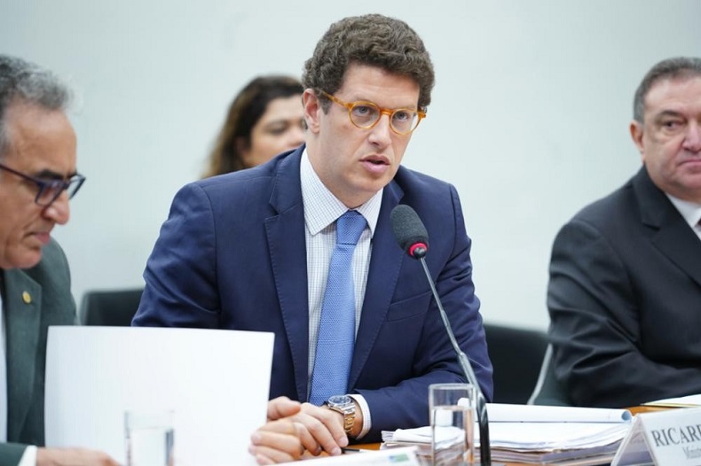 PGR pede abertura de inquérito para investigar Salles