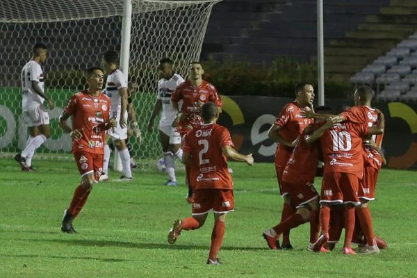 4 de Julho surpreende e vence o São Paulo por 3 a 2 em Teresina
