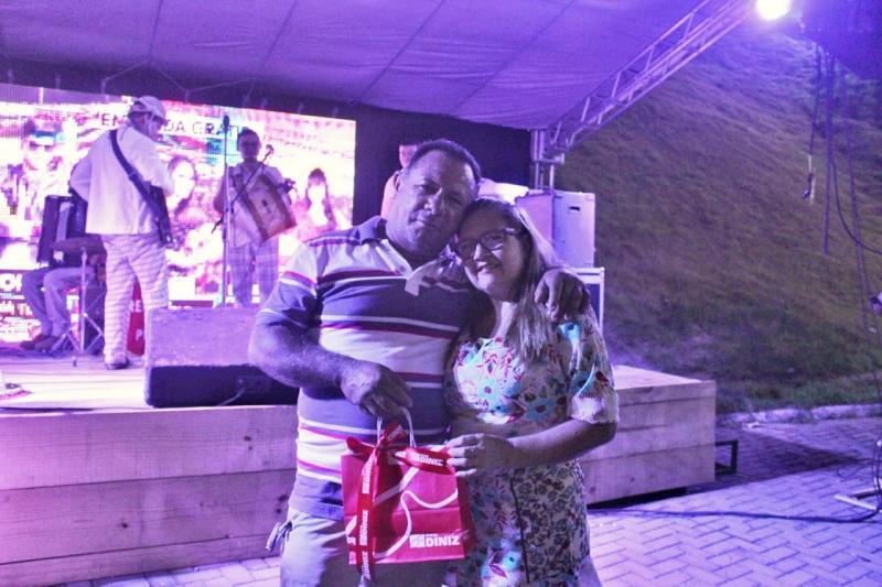 Ótica Diniz presenteia o público na Cidade Junina