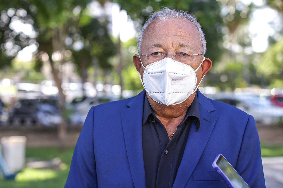 Dr. Pessoa fala que problema do transporte será resolvido, mas não diz quando
