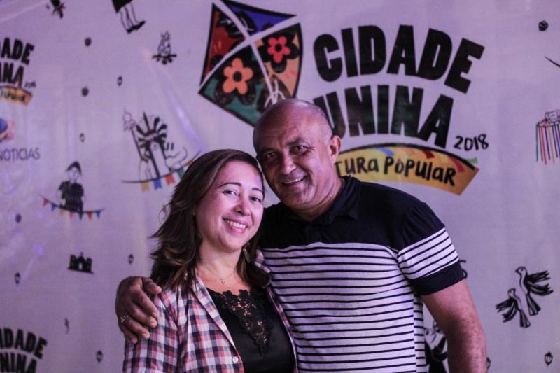 Casais celebram o dia de Santo Antônio na Cidade Junina