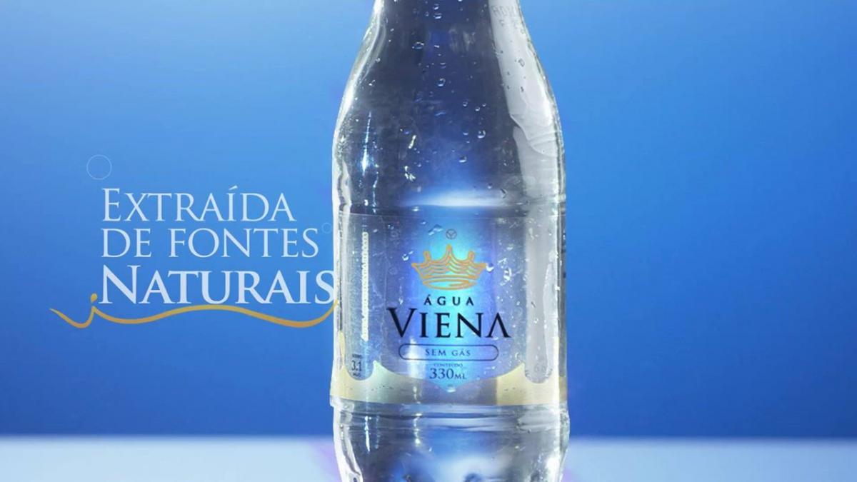 Dança e Hidratação: Entenda como a Água Viena é uma grande aliada do corpo